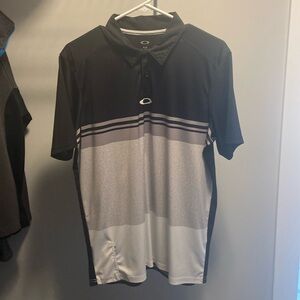Men’s Oakley polo.